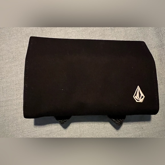 Women’s Volcom Wallet - Picture 2 of 6